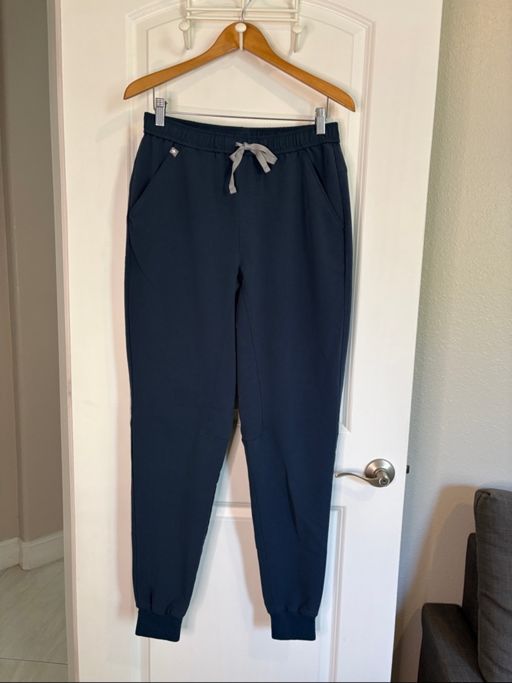 Figs Men's Tansen Jogger Scrub Pants in Dark Harbor Size M/T - Picture 8 of 8